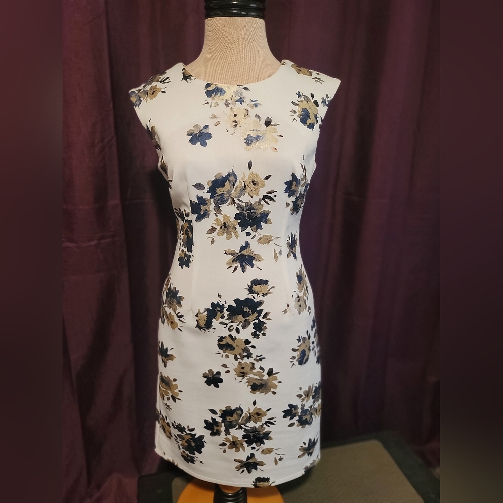 Sleeveless dress